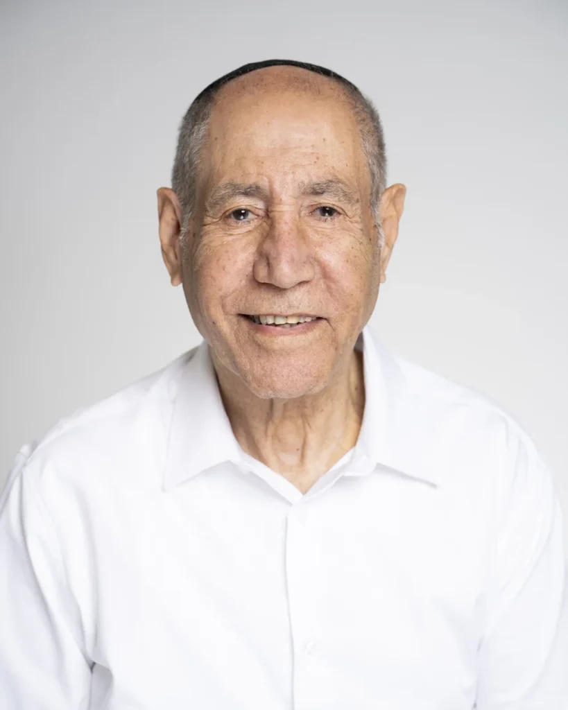 אליהו בסון — סוכן ביטוח אלמנטרי